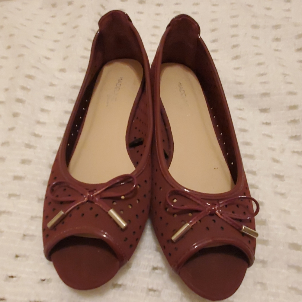 Adorable comfy  flats